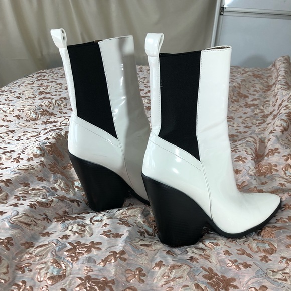 White cowboy inspired bootie - Picture 4 of 5